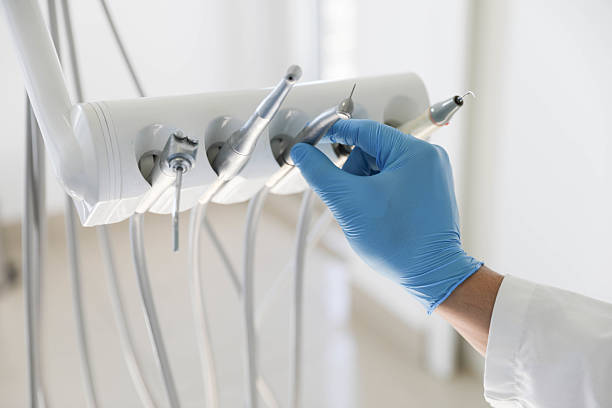Professional Emergency Dentist technician working in Chuluota, FL